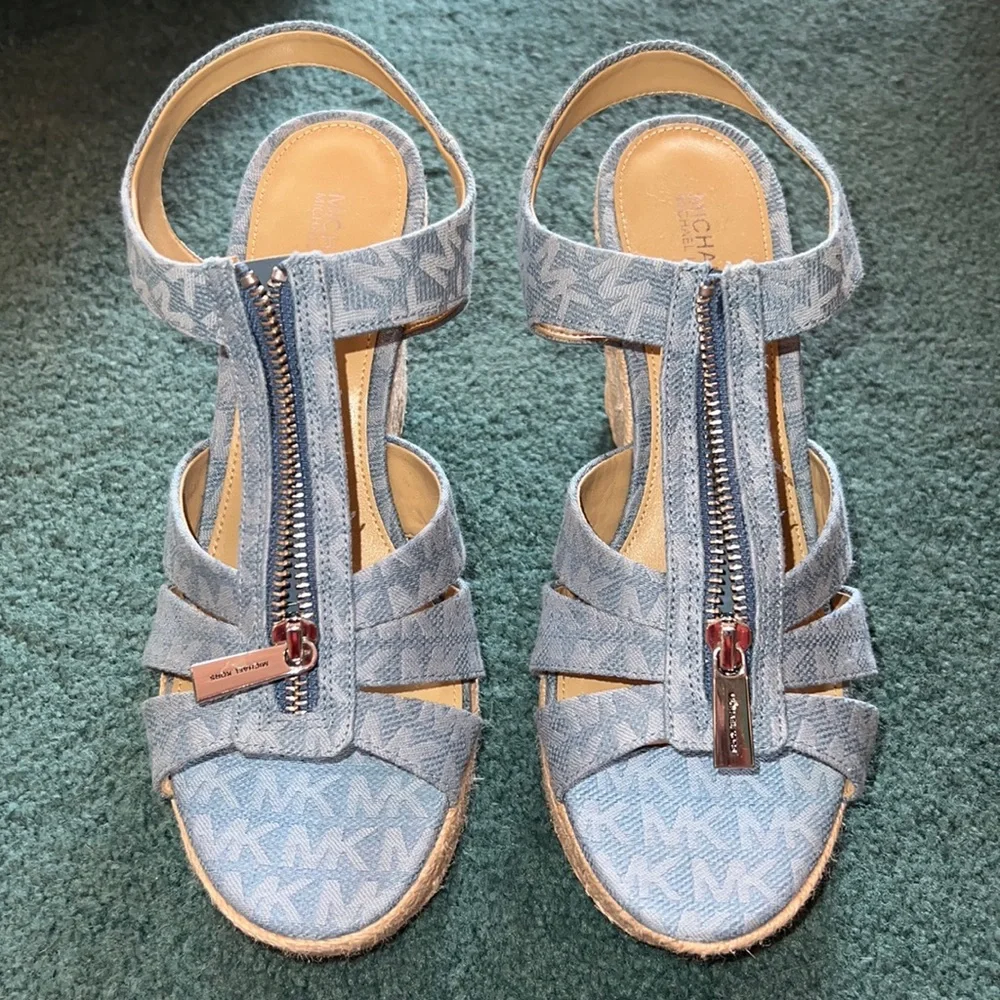 Michael Kors Berkley leather wedge sandal size 8 Light Blue Logo